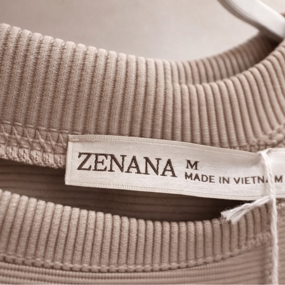 Zenana Outfitters Taupe Ribbed Top NWT Size Medium - Picture 4 of 6